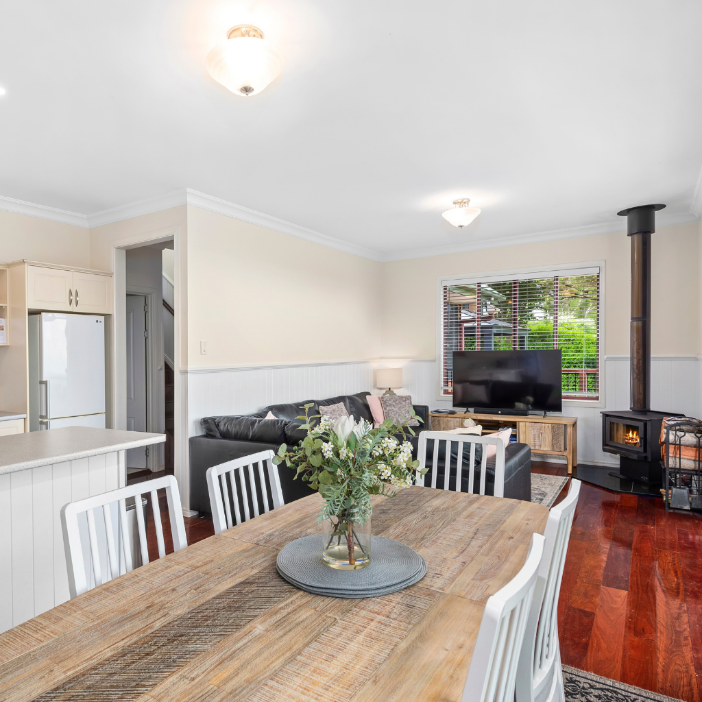 long dining table in Ravensbourne Escape House