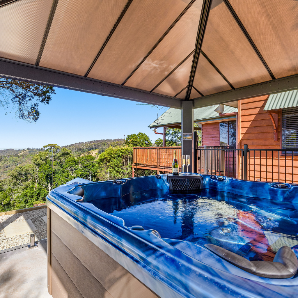 outdoor spa at Ravensbourne Escape